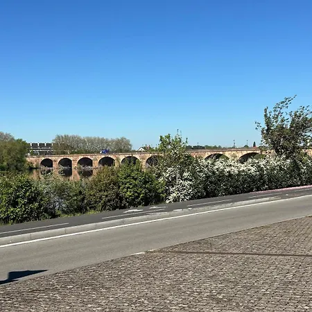 Le Quai D'allier 아파트 *